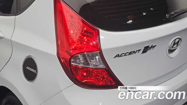 Hyundai Accent 2014 — photo 9