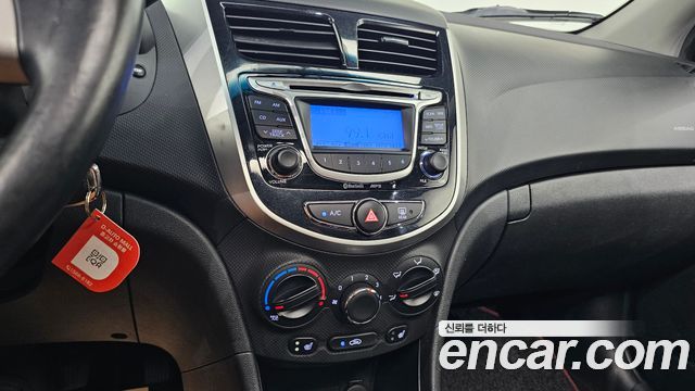 Hyundai Accent 2014 — photo 28