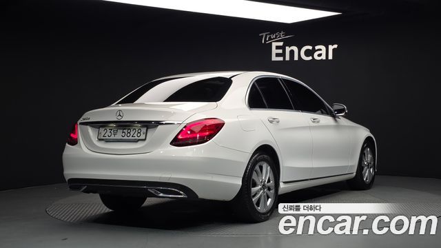 Mercedes-Benz C-Class 2019 — photo 2