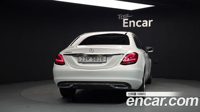 Mercedes-Benz C-Class 2019 — photo 4