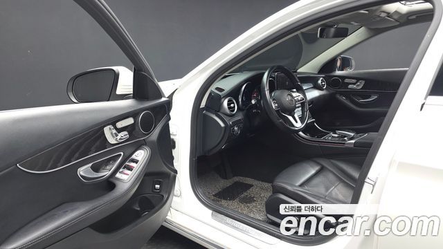 Mercedes-Benz C-Class 2019 — photo 10