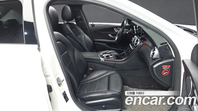 Mercedes-Benz C-Class 2019 — photo 11
