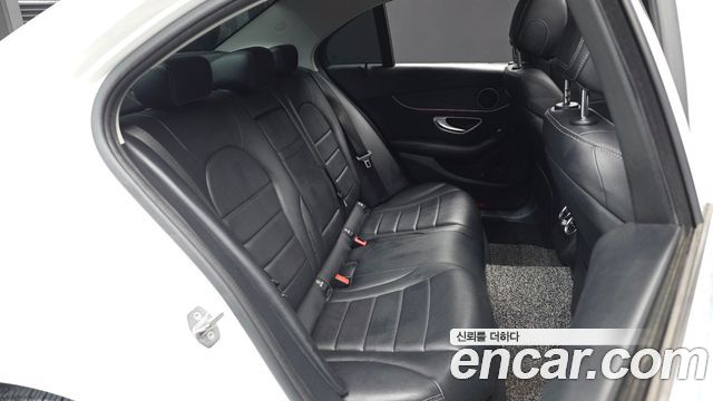 Mercedes-Benz C-Class 2019 — photo 12