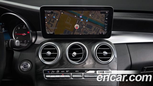 Mercedes-Benz C-Class 2019 — photo 14