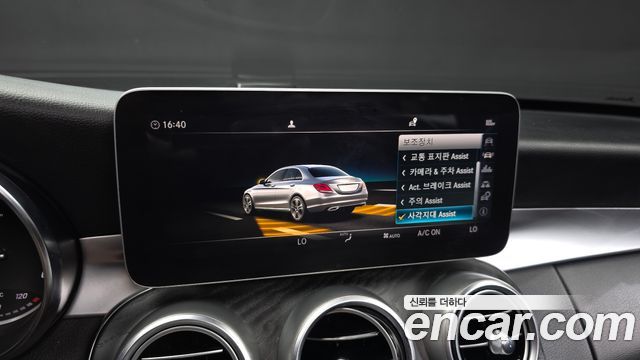 Mercedes-Benz C-Class 2019 — photo 16