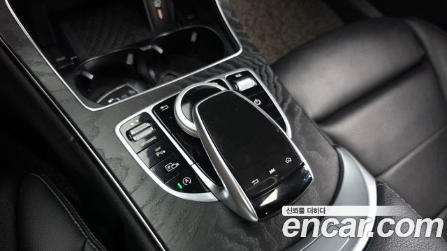 Mercedes-Benz C-Class 2019 — photo 18