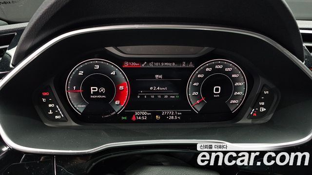 Audi Q3 2022 — photo 11