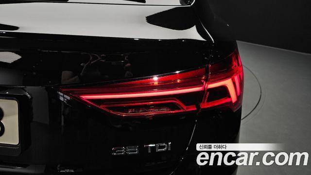 Audi Q3 2022 — photo 9