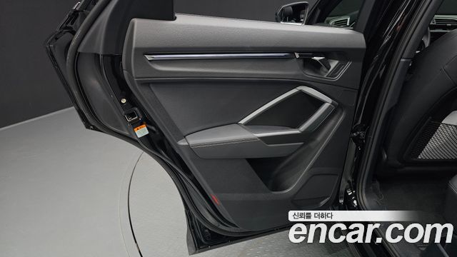 Audi Q3 2022 — photo 15