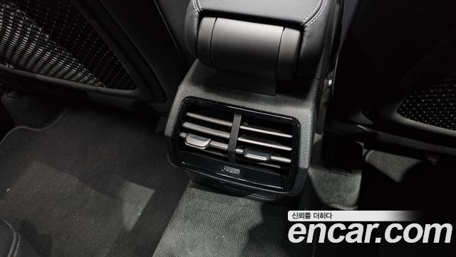 Audi Q3 2022 — photo 31