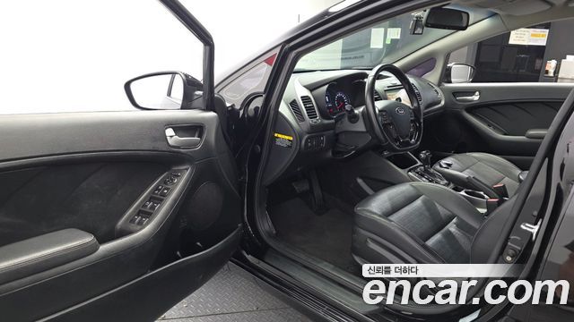 Kia K3 2016 — photo 13