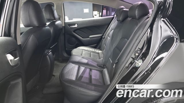 Kia K3 2016 — photo 18