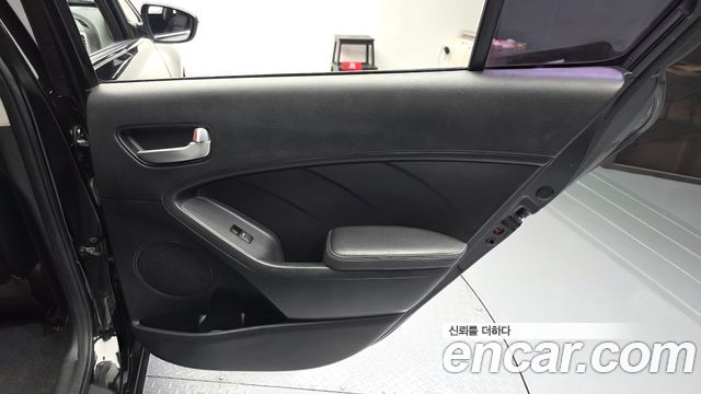 Kia K3 2016 — photo 15