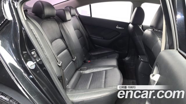 Kia K3 2016 — photo 16