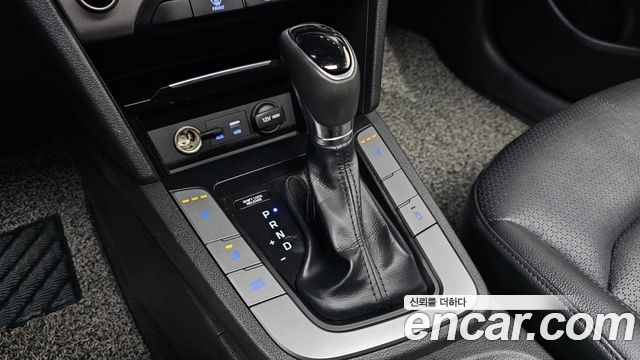Hyundai AVANTE 2016 — photo 9
