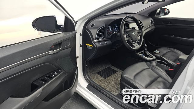 Hyundai AVANTE 2016 — photo 10
