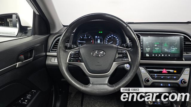 Hyundai AVANTE 2016 — photo 12