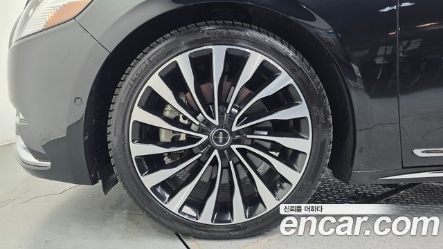 Lincoln Continental 2018 — photo 5
