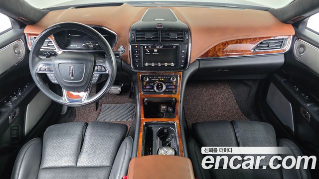 Lincoln Continental 2018 — photo 10