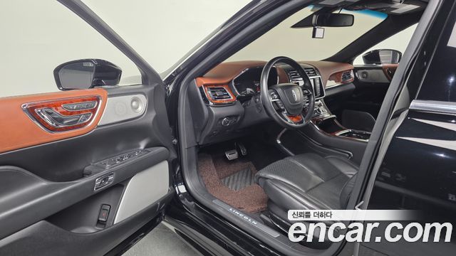 Lincoln Continental 2018 — photo 13