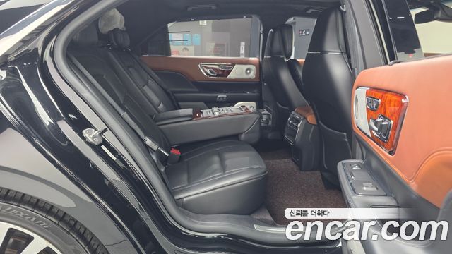Lincoln Continental 2018 — photo 18