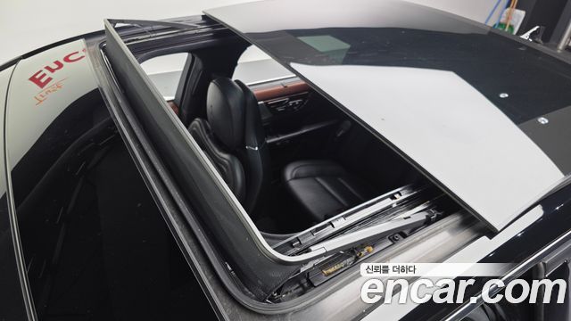 Lincoln Continental 2018 — photo 25