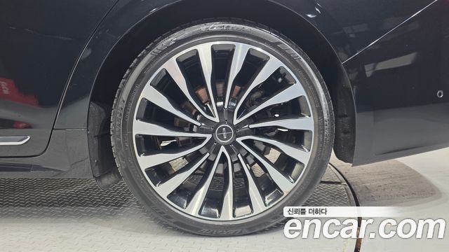 Lincoln Continental 2018 — photo 7
