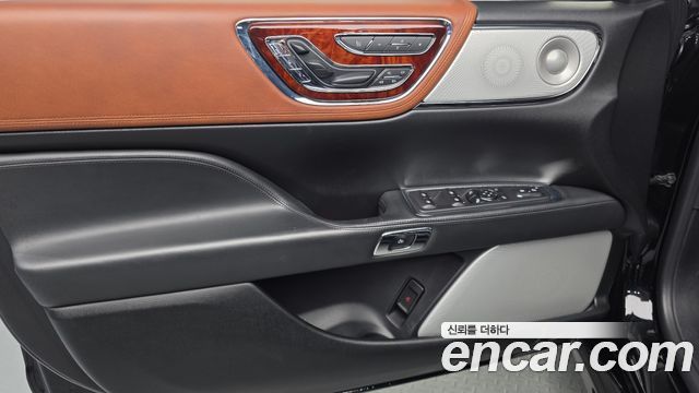 Lincoln Continental 2018 — photo 14
