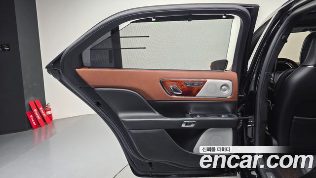 Lincoln Continental 2018 — photo 15
