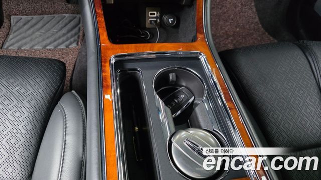 Lincoln Continental 2018 — photo 29