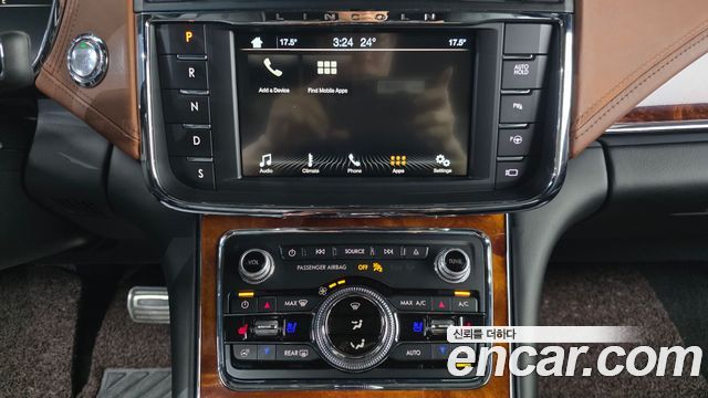 Lincoln Continental 2018 — photo 31