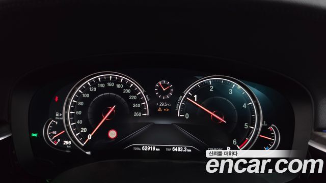 BMW 5-Series 2018 — photo 8