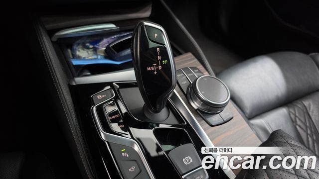 BMW 5-Series 2018 — photo 9