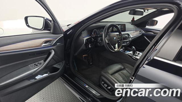 BMW 5-Series 2018 — photo 10