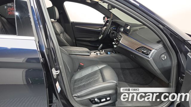 BMW 5-Series 2018 — photo 11