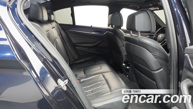 BMW 5-Series 2018 — photo 12