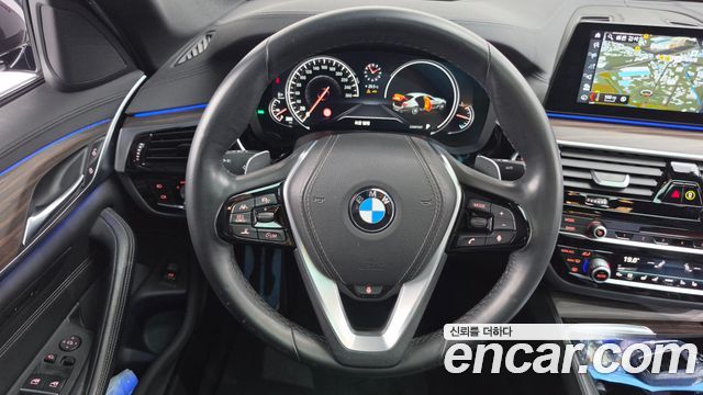 BMW 5-Series 2018 — photo 13