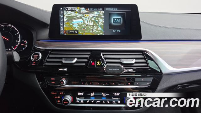 BMW 5-Series 2018 — photo 14