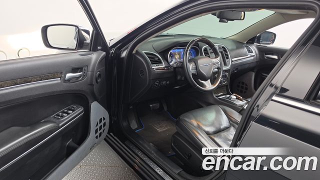 Chrysler 300C 2015 — photo 10