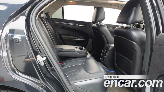 Chrysler 300C 2015 — photo 12