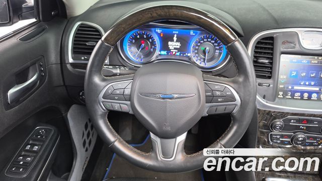 Chrysler 300C 2015 — photo 13