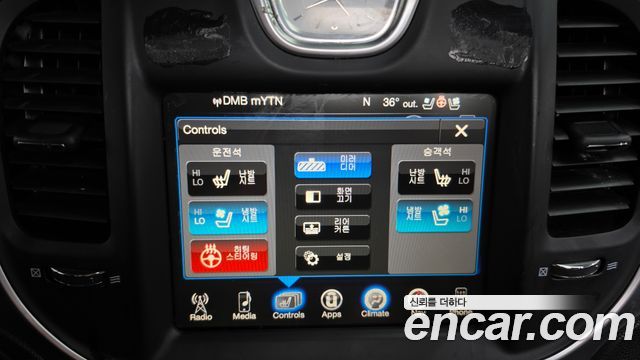 Chrysler 300C 2015 — photo 16