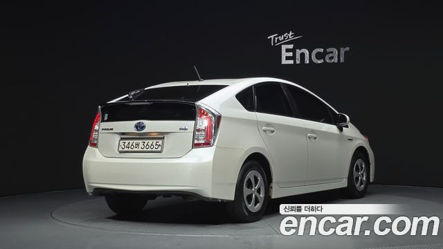 Toyota Prius 2015 — photo 2