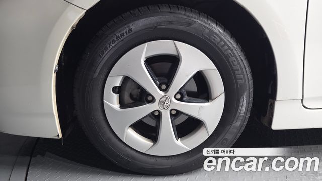 Toyota Prius 2015 — photo 5