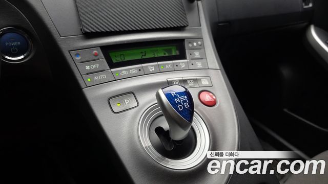 Toyota Prius 2015 — photo 9