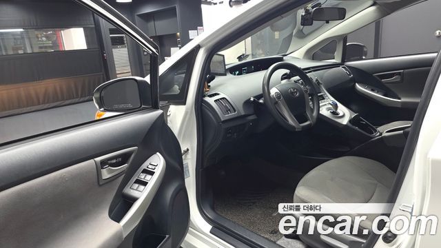 Toyota Prius 2015 — photo 10