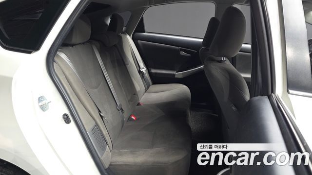 Toyota Prius 2015 — photo 11