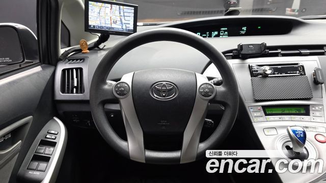 Toyota Prius 2015 — photo 13