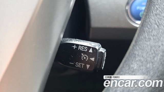 Toyota Prius 2015 — photo 17