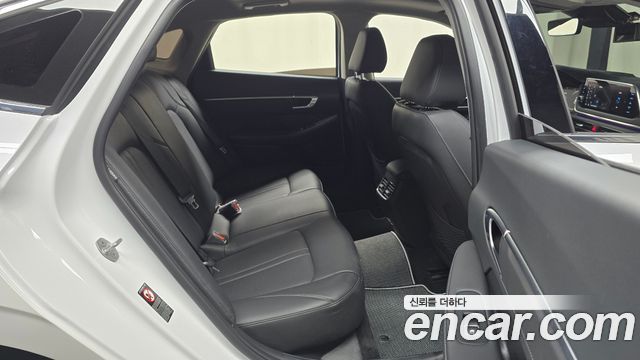 Hyundai Sonata 2023 — photo 17